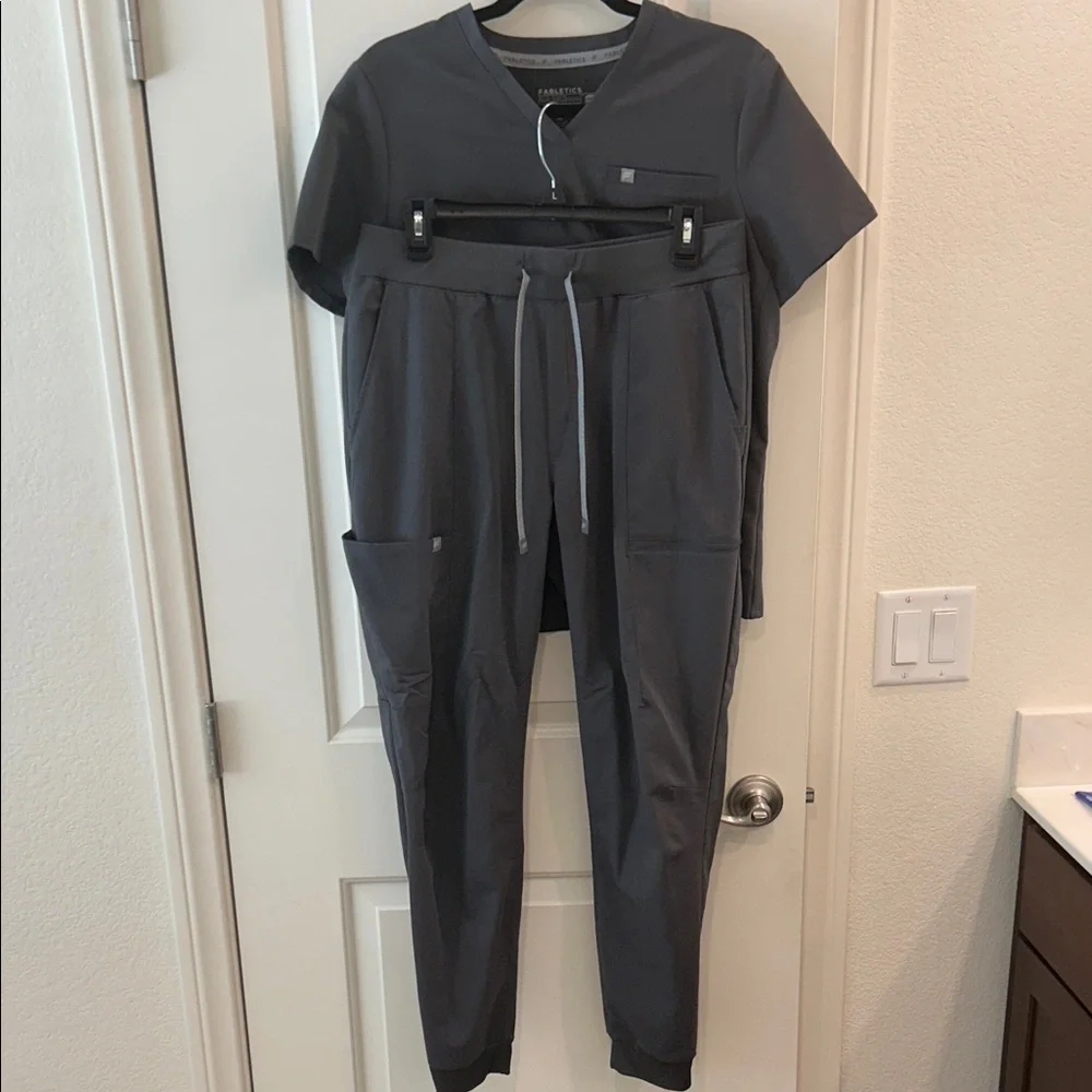 Fabletics Dark Gray Scrubs Set - Picture 3 of 7